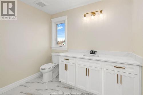 72 Jewel, Harrow, ON - Indoor Photo Showing Bathroom