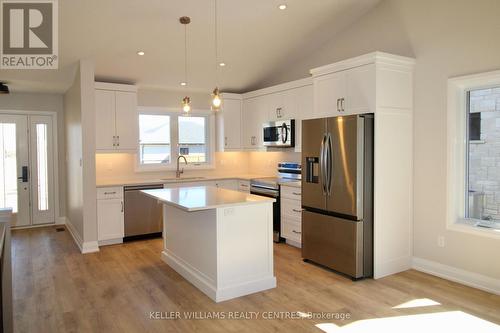 1 Westfield St, Brockton, ON - Indoor Photo Showing Kitchen With Upgraded Kitchen