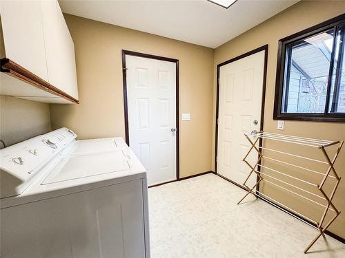 11010 Pheasant Road, Lake Country, BC - Indoor Photo Showing Laundry Room