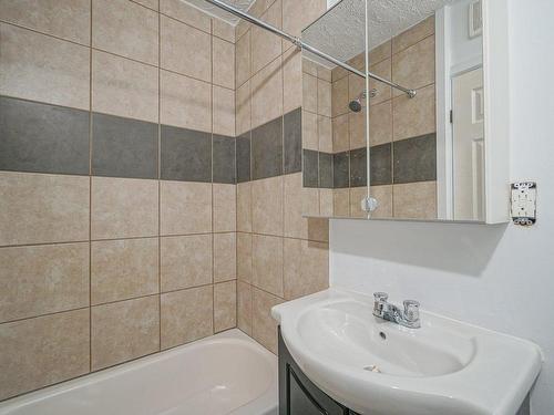 Salle de bains - 317  - 329 Rue Laurier, Sherbrooke (Les Nations), QC - Indoor Photo Showing Bathroom