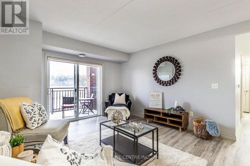 #206 -67 Kingsbury Sq, Guelph, ON - Indoor Photo Showing Living Room