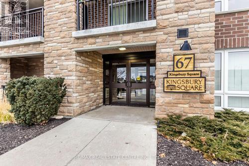 #206 -67 Kingsbury Sq, Guelph, ON - Outdoor