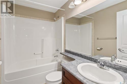 101 311 Clarence Avenue S, Saskatoon, SK - Indoor Photo Showing Bathroom