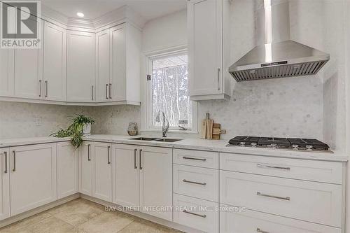 305 Woodland Acres Crescent, Vaughan, ON - Indoor Photo Showing Kitchen With Double Sink