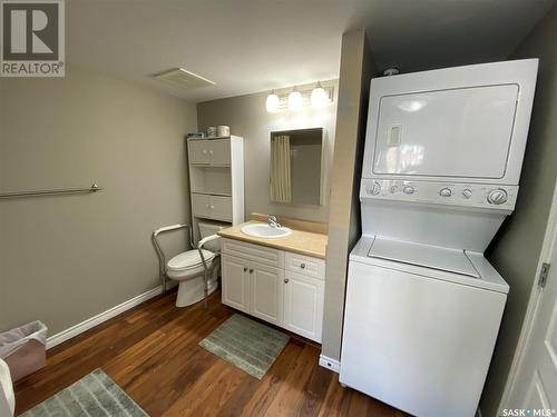 226 60 Stevenson Crescent, Kindersley, SK - Indoor Photo Showing Laundry Room