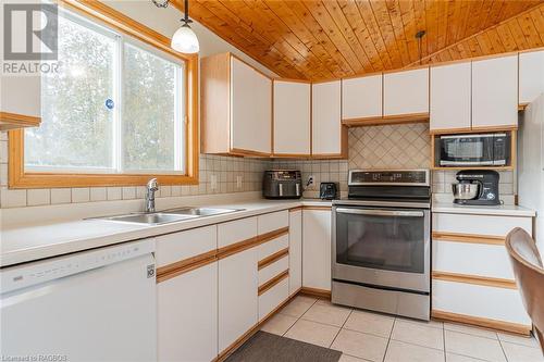 5202 Highway 6, Northern Bruce Peninsula, ON - Indoor Photo Showing Kitchen With Double Sink