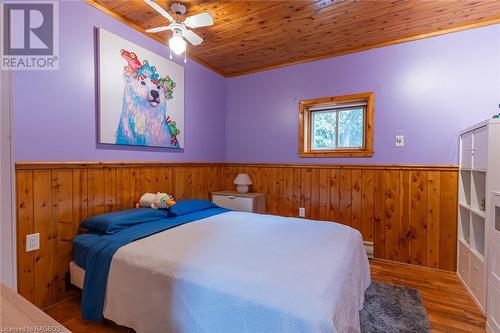 5202 Highway 6, Northern Bruce Peninsula, ON - Indoor Photo Showing Bedroom