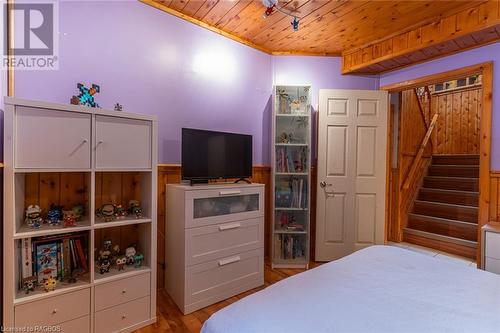 5202 Highway 6, Northern Bruce Peninsula, ON - Indoor Photo Showing Bedroom