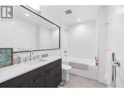 1181 Sunset Drive Unit# 908, Kelowna, BC - Indoor Photo Showing Bathroom