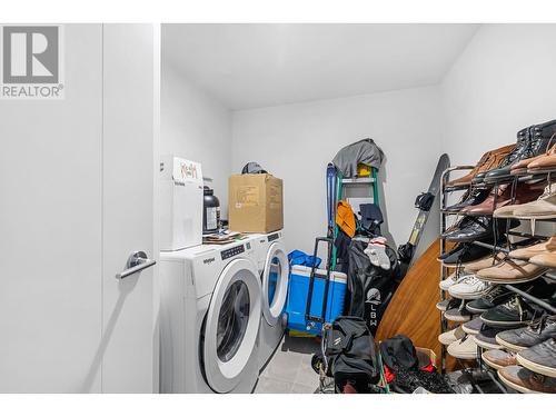 1181 Sunset Drive Unit# 908, Kelowna, BC - Indoor Photo Showing Laundry Room