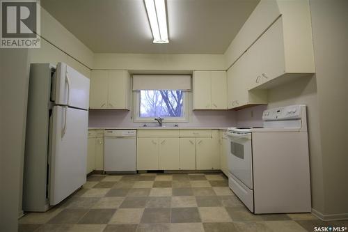 820 3Rd Street E, Shaunavon, SK - Indoor Photo Showing Kitchen