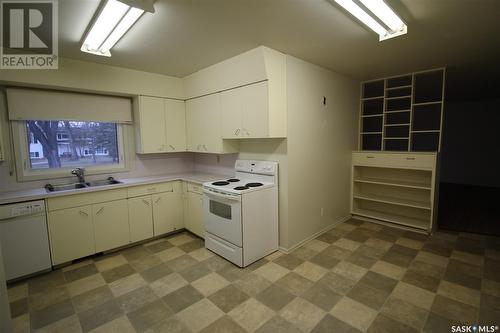 820 3Rd Street E, Shaunavon, SK - Indoor Photo Showing Kitchen With Double Sink