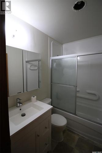 820 3Rd Street E, Shaunavon, SK - Indoor Photo Showing Bathroom