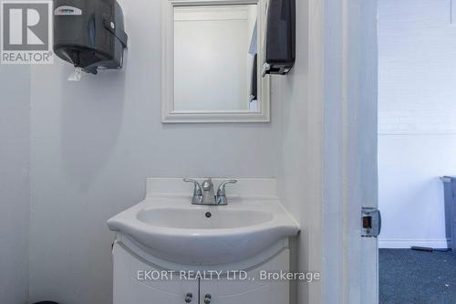 144 Foster Ave, Belleville, ON - Indoor Photo Showing Bathroom