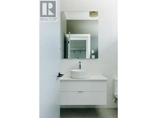 1118 Syer Road, Penticton, BC - Indoor Photo Showing Bathroom