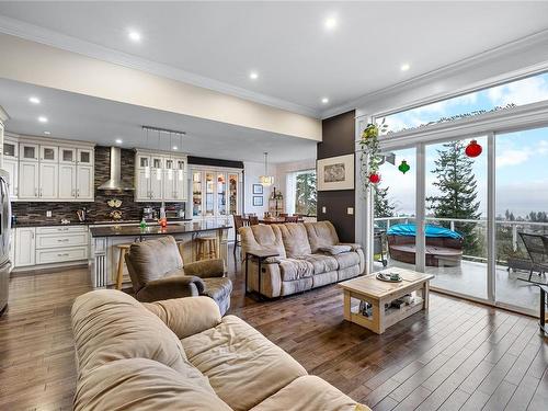 4672 Laguna Way, Nanaimo, BC - Indoor Photo Showing Living Room