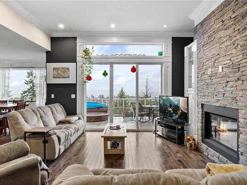 4672 Laguna Way, Nanaimo, BC - Indoor Photo Showing Living Room With Fireplace