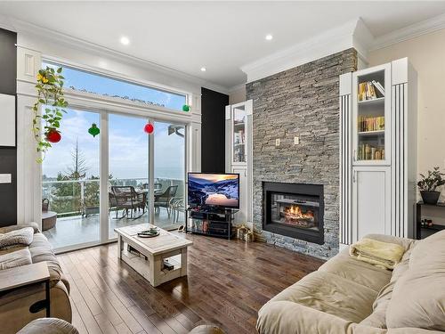 4672 Laguna Way, Nanaimo, BC - Indoor Photo Showing Living Room With Fireplace