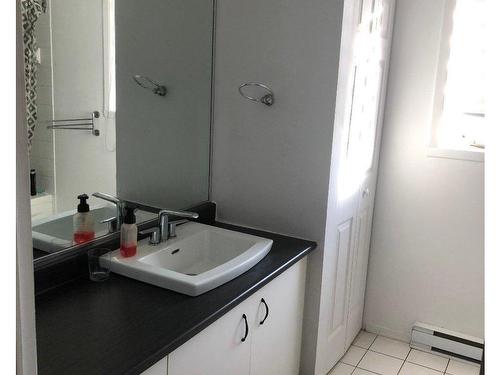 Salle de bains - 425 Rue Imelda, Laval (Fabreville), QC - Indoor Photo Showing Bathroom