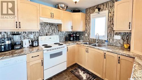 East Elrose Acreage, King George Rm No. 256, SK - Indoor Photo Showing Kitchen With Double Sink