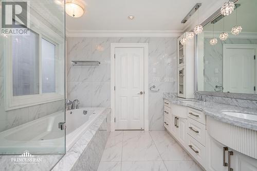4Xxx W 28Th Avenue, Vancouver, BC - Indoor Photo Showing Bathroom