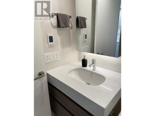 6463 Silver Ave Avenue, Burnaby, BC - Indoor Photo Showing Bathroom