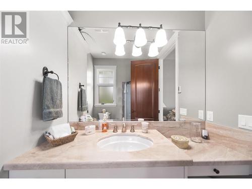 225 Swick Road, Kelowna, BC - Indoor Photo Showing Bathroom