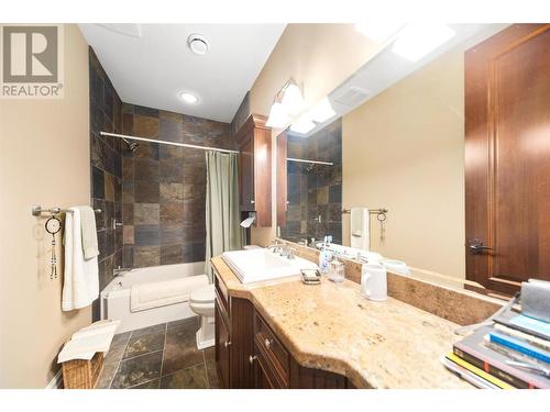 225 Swick Road, Kelowna, BC - Indoor Photo Showing Bathroom