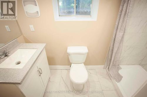 5060 Fifth Avenue E, Niagara Falls, ON - Indoor Photo Showing Bathroom