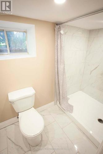 5060 Fifth Avenue E, Niagara Falls, ON - Indoor Photo Showing Bathroom