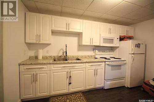 1007 Carleton Street, Moosomin, SK - Indoor Photo Showing Kitchen With Double Sink