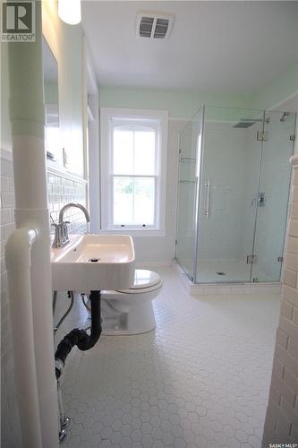 802 Windover Avenue, Moosomin, SK - Indoor Photo Showing Bathroom