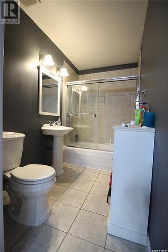 802 Windover Avenue, Moosomin, SK - Indoor Photo Showing Bathroom