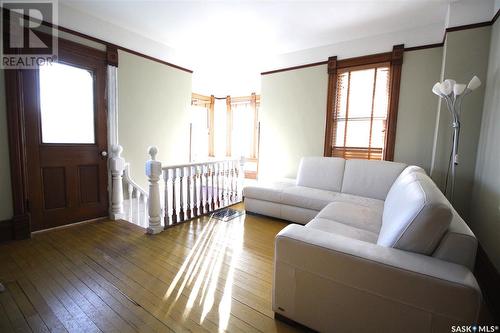 802 Windover Avenue, Moosomin, SK - Indoor Photo Showing Living Room