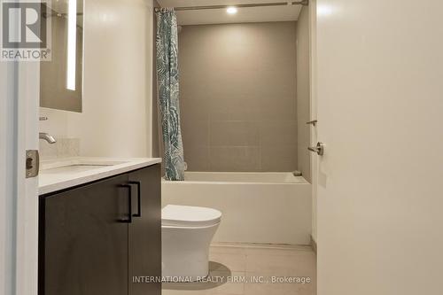806 - 135 East Liberty Street, Toronto, ON - Indoor Photo Showing Bathroom