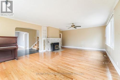 520 Gillmoss Rd, Pickering, ON - Indoor Photo Showing Living Room With Fireplace