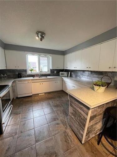 610 2Nd Street N, Swan River, MB - Indoor Photo Showing Kitchen