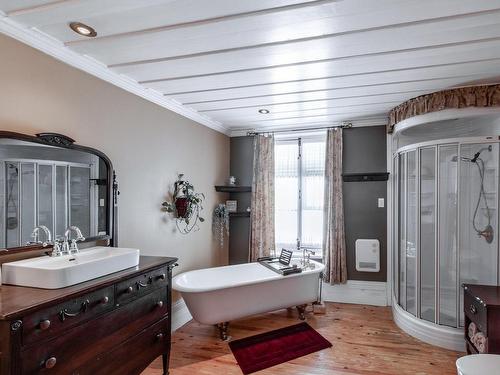 Salle de bains attenante Ã  la CCP - 1007 Ch. Du Rivage, Saint-Antoine-Sur-Richelieu, QC - Indoor Photo Showing Bathroom