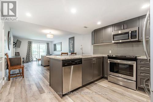 307 - 80 Horseshoe Boulevard, Oro-Medonte, ON - Indoor Photo Showing Kitchen With Stainless Steel Kitchen With Upgraded Kitchen