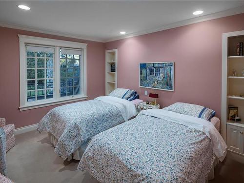 2520 Cotswold Rd, Oak Bay, BC - Indoor Photo Showing Bedroom