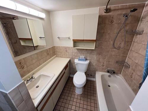 509 130 Brodie Street, Thunder Bay, ON - Indoor Photo Showing Bathroom