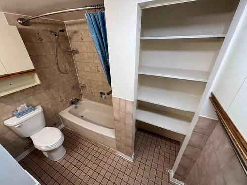 509 130 Brodie Street, Thunder Bay, ON - Indoor Photo Showing Bathroom
