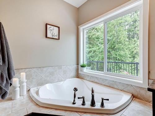 255 Archibald Road, Clearwater, BC - Indoor Photo Showing Bathroom