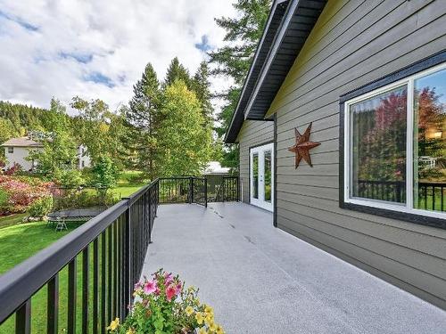 255 Archibald Road, Clearwater, BC - Outdoor With Exterior