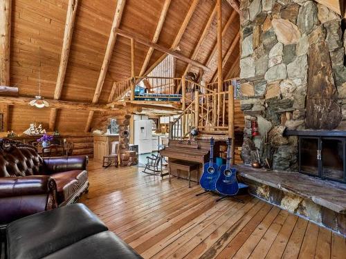 3267 Agate Bay Rd, Barriere, BC - Indoor