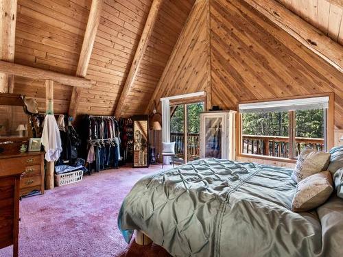 3267 Agate Bay Rd, Barriere, BC - Indoor Photo Showing Bedroom