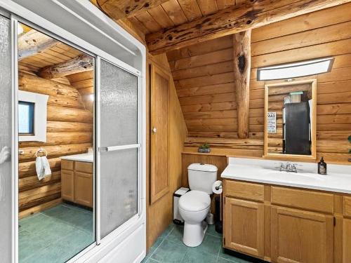 3267 Agate Bay Rd, Barriere, BC - Indoor Photo Showing Bathroom
