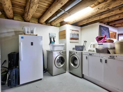 3267 Agate Bay Rd, Barriere, BC - Indoor Photo Showing Laundry Room