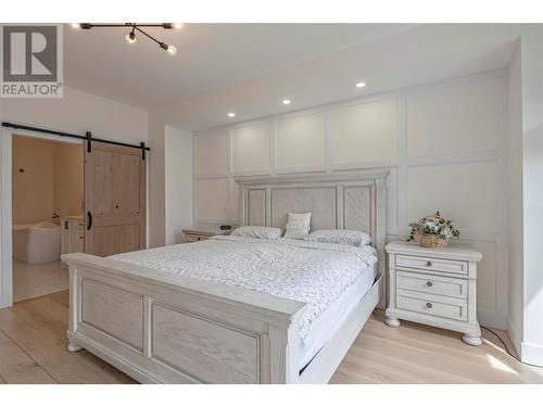 10285 Beacon Hill Drive, Lake Country, BC - Indoor Photo Showing Bedroom