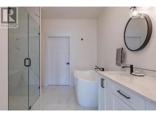 10285 Beacon Hill Drive, Lake Country, BC - Indoor Photo Showing Bathroom